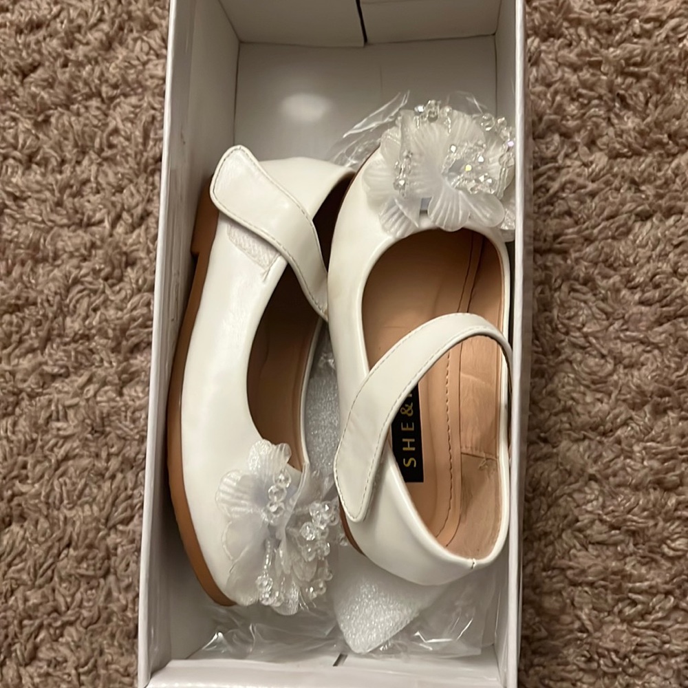 Girls white dressy shoes